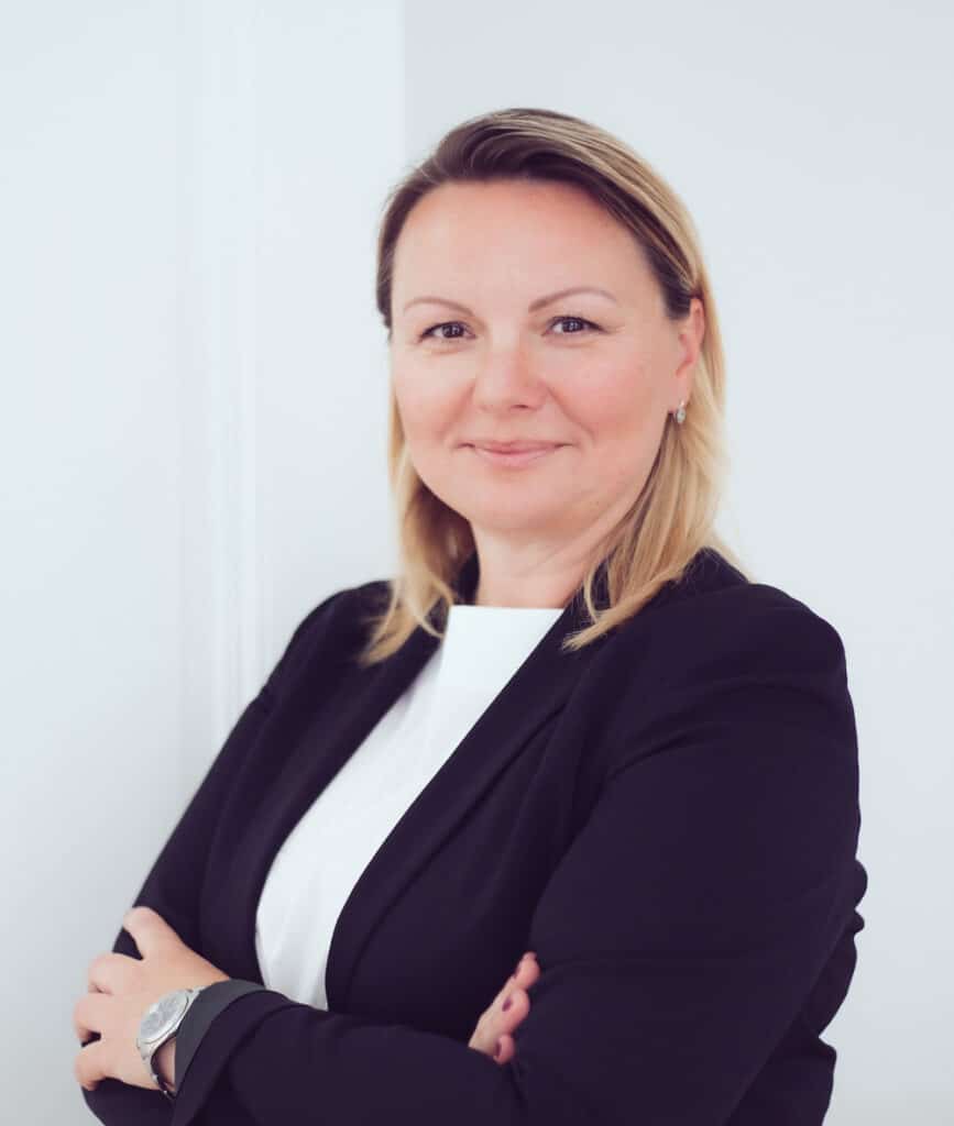 Mag. Aleksandra Fux Profilfoto Vertragsrecht